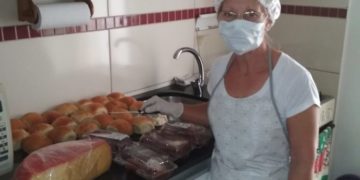 Una cooperativa de vivienda de la ciudad de Canelones elabora meriendas solidarias