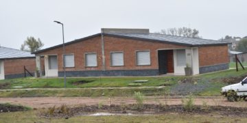 Familias cooperativistas de Fray Bentos inauguran su vivienda