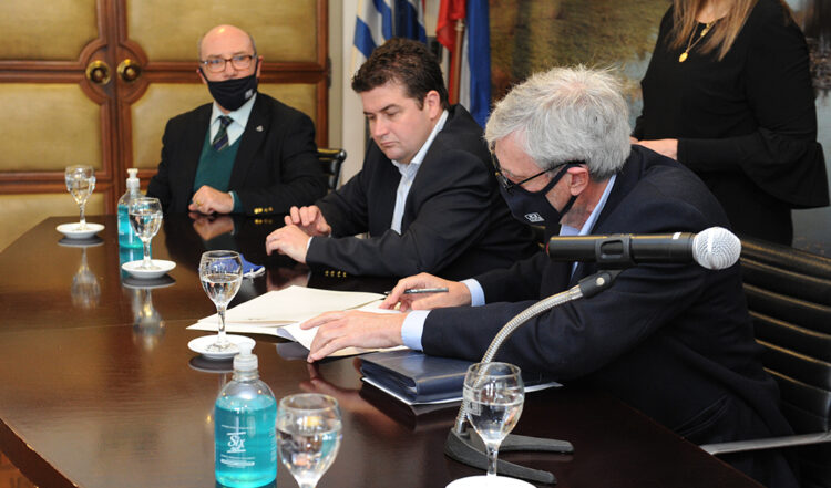 Cooperativas sociales y laborales trabajarán con OSE para reparar infraestructuras sanitarias de hogares