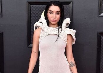 María Becerra lució un vestido diseñado por una cooperativa chaqueña en los Grammy 2022