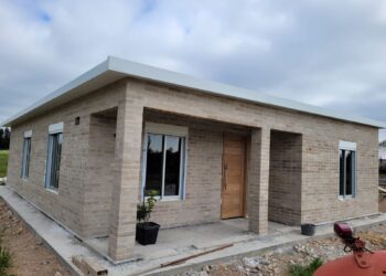 Cooperativa comenzó a construir viviendas con ladrillos ecológicos que reducen en un 40% la edificación final