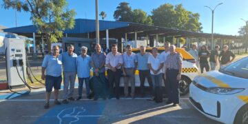 Diez nuevos taxis eléctricos cooperativos en Montevideo